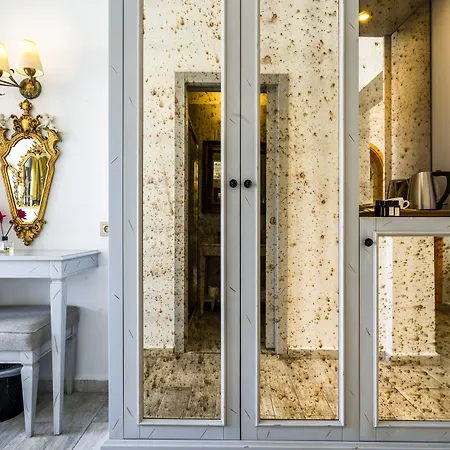 De Gold (adults Only) Couette-café